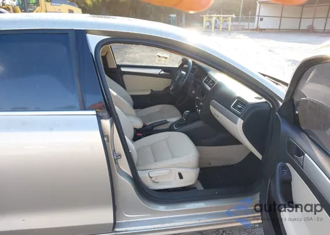 2013 Volkswagen Jetta 2.5L Se z USA, uszkodzony, nr VIN 3VWDP7AJ3DM217989